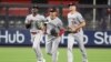 Los jardineros de los Mellizos de Minnesota Nick Gordon (1), Trevor Larnach (9) y Dalton Shuffield (38) salen del campo luego de derrotar a los Yankees de Nueva York 11-2 en el Yankee Stadium. Foto: Wendell Cruz-USA TODAY Sports