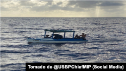 Cubanos llegaron a EEUU en esta embarcación en agosto de 2022.