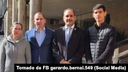 Activistas cubanos acudieron a la Secretaría de Cancillería de la República Oriental del Uruguay con el propósito de informar y visibilizar la crítica situación de salud de los presos políticos cubanos.