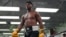 Lenier Peró, pugilista cubano en sesión de entrenamiento.