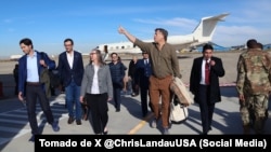 La llegada de la delegación estadounidense a Bolivia, presidida por el vicesecretario Landau.