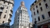 Edificio sede de ETECSA en La Habana. YAMIL LAGE / AFP