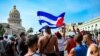 Cubanos frente al Capitolio de La Habana durante una manifestación contra el gobierno el 11 de julio de 2021. (AFP/Yamil Lage).