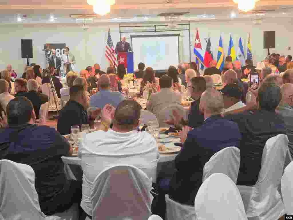 La Conferencia Internacional "Salvar a Cuba" se organizó con motivo del 35 aniversario del Directorio Democrático Cubano.