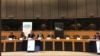 El panel en el Parlamento Europeo. Tomada de @JRBauza