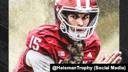 Fernando Mendoza, quarterback de la Universidad de Indiana, fue galardonado este fin de semana con el Trofeo Heisman.