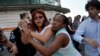 Agentes de civil reprimen a Ileana Hernández el 11 de mayo en 2019 en La Habana, durante una marcha LGTBI. Yamil Lage/AFP.
