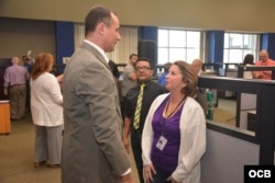 José Daniel Ferrer conversa con Yolanda Huerga, periodista de Radio Martí.