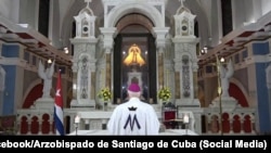 Monseñor Dionisio García Ibáñez, Arzobispo de Santiago de Cuba. 