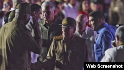 Raúl Guillermo Rodríguez Castro, alias "El Cangrejo" (derecha), junto a su abuelo, el exgobernante cubano Raúl Castro.