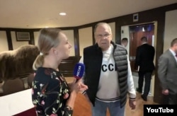La camiseta de Lavrov con el logo de la ex Unión de Repúblicas Socialistas Soviéticas disparó las alarmas.