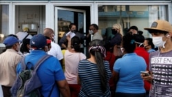 ¿Y las colas?, se cuestionan cubanos ante aumento de casos de COVID-19