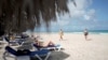 Turistas alemanes en Varadero en noviembre de 2020. REUTERS/Alexandre Meneghini